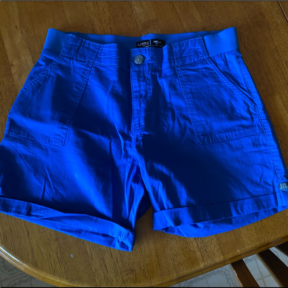 RIDERS BY LEE mid rise short, never worn.